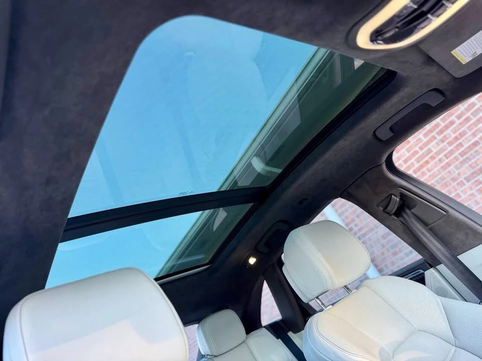 2015 Porsche Macan Turbo - Image 18 of 20
