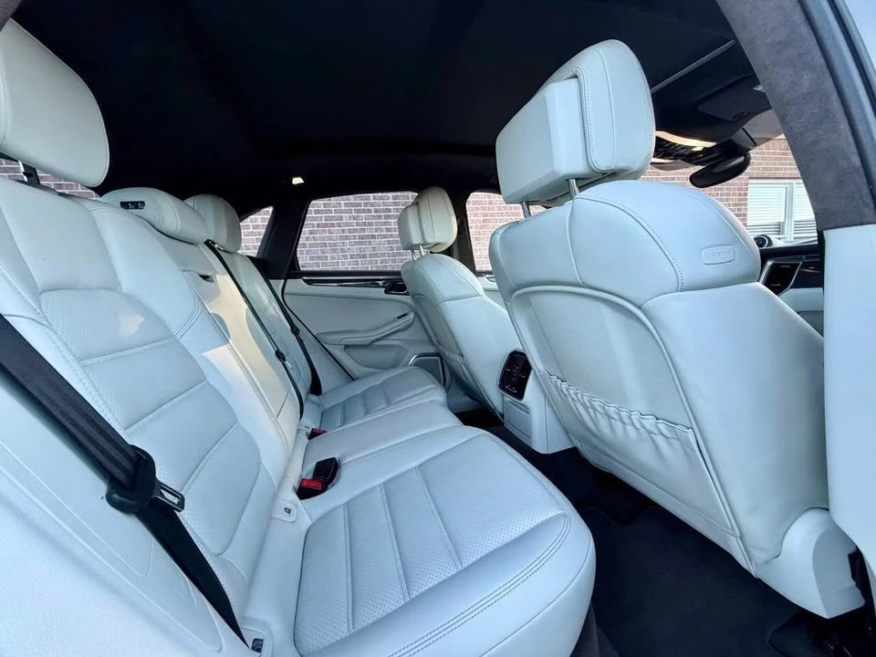 2015 Porsche Macan Turbo - Image 11 of 20