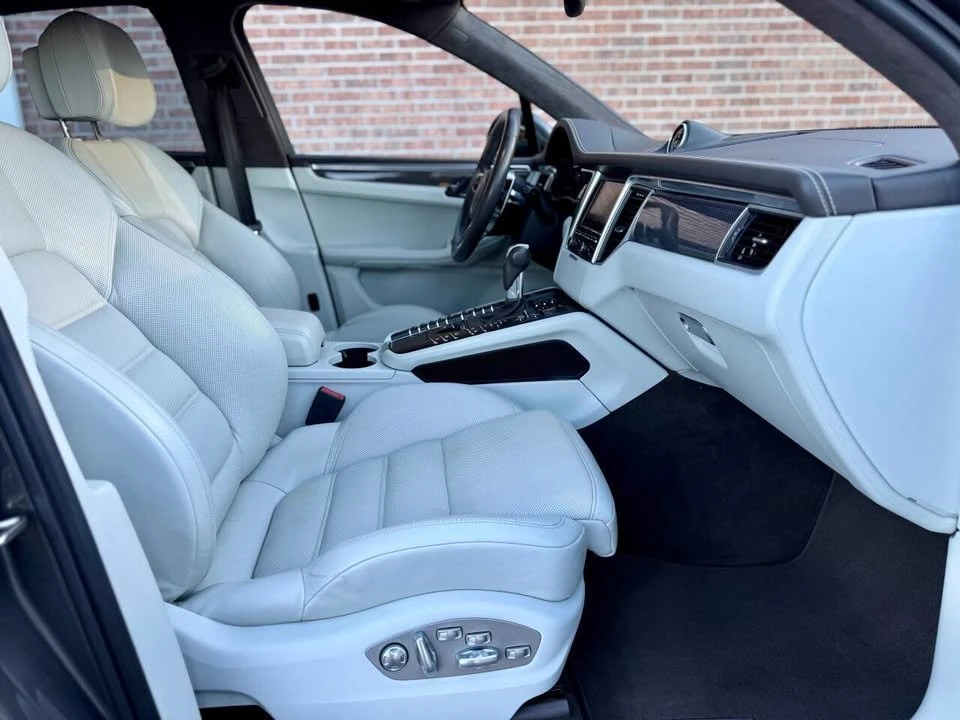 2015 Porsche Macan Turbo - Image 9 of 20
