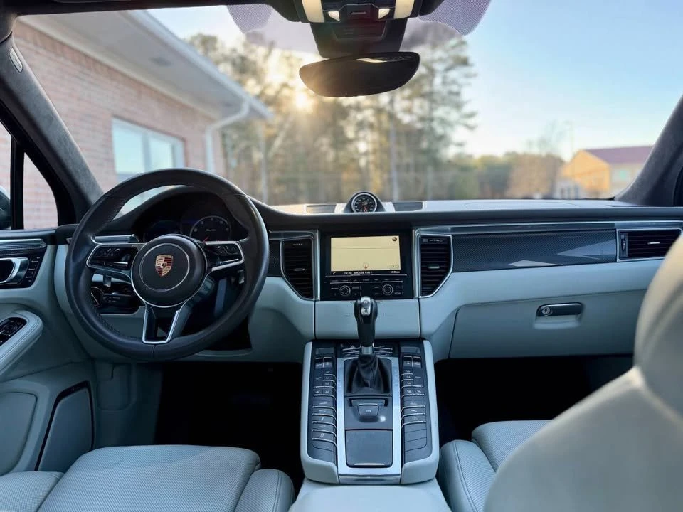 2015 Porsche Macan Turbo - Image 12 of 20