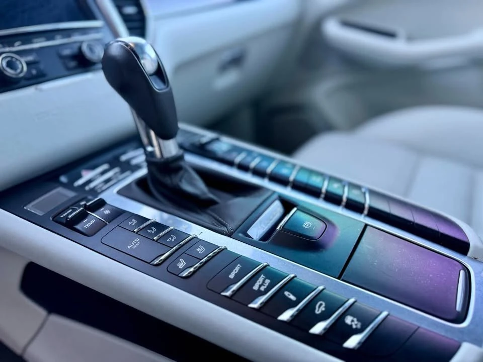 2015 Porsche Macan Turbo - Image 14 of 20