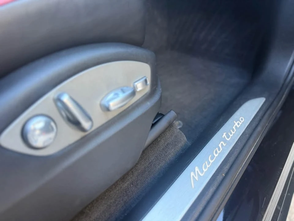 2015 Porsche Macan Turbo - Image 9 of 9