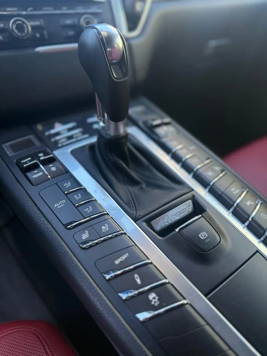 2015 Porsche Macan Turbo - Image 8 of 9