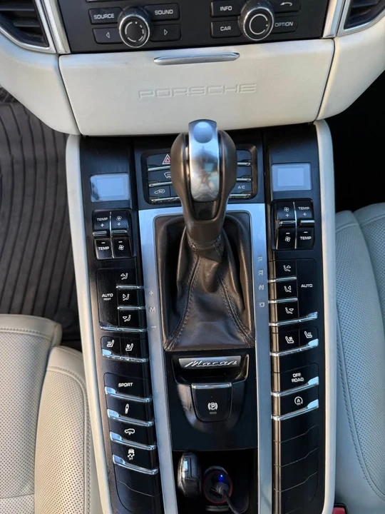 2015 Porsche Macan S - Image 15 of 17