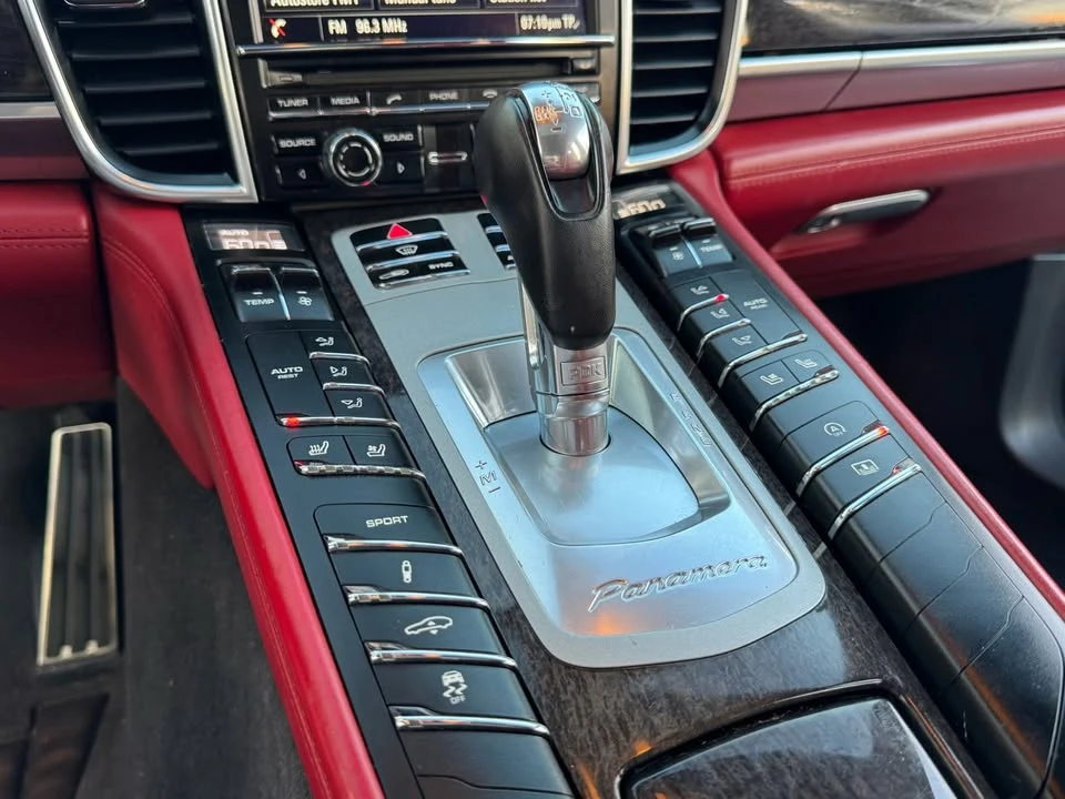 2015 Porsche 970 Panamera - Image 18 of 19