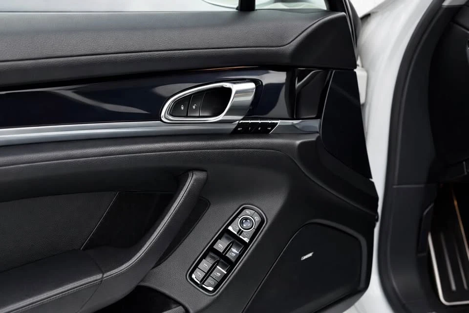 2015 Porsche 970 Panamera - Image 7 of 11