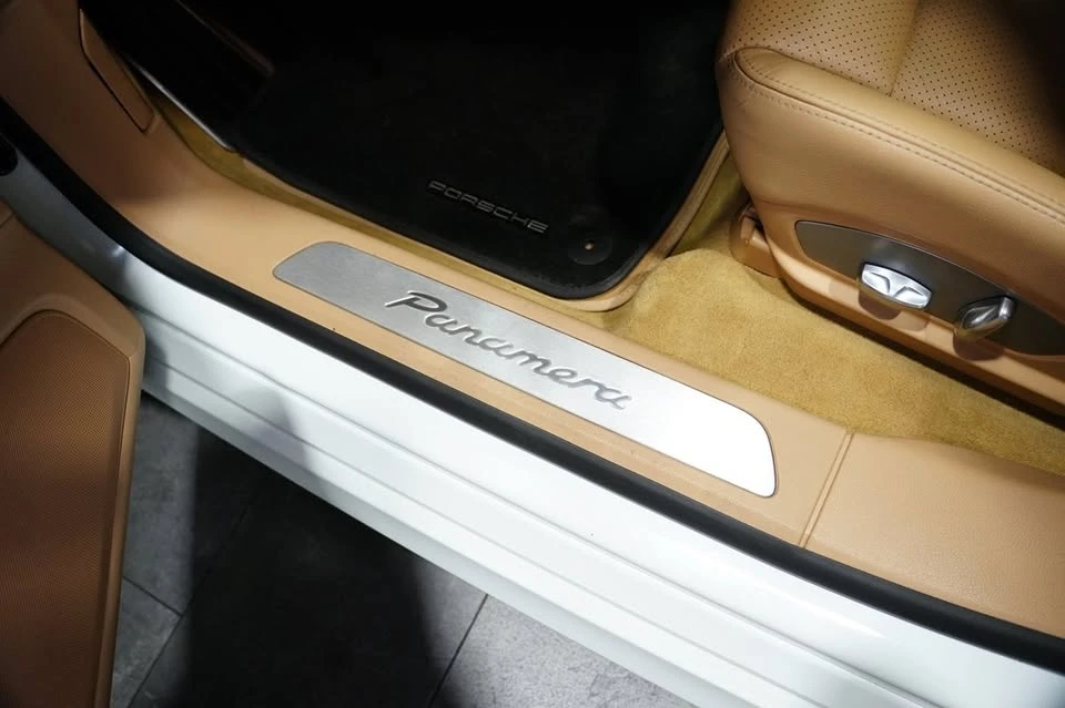 2015 Porsche 970 Panamera - Image 19 of 20
