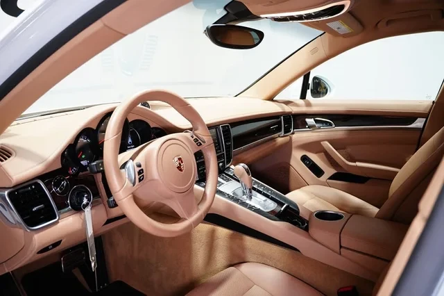 2015 Porsche 970 Panamera - Image 16 of 19