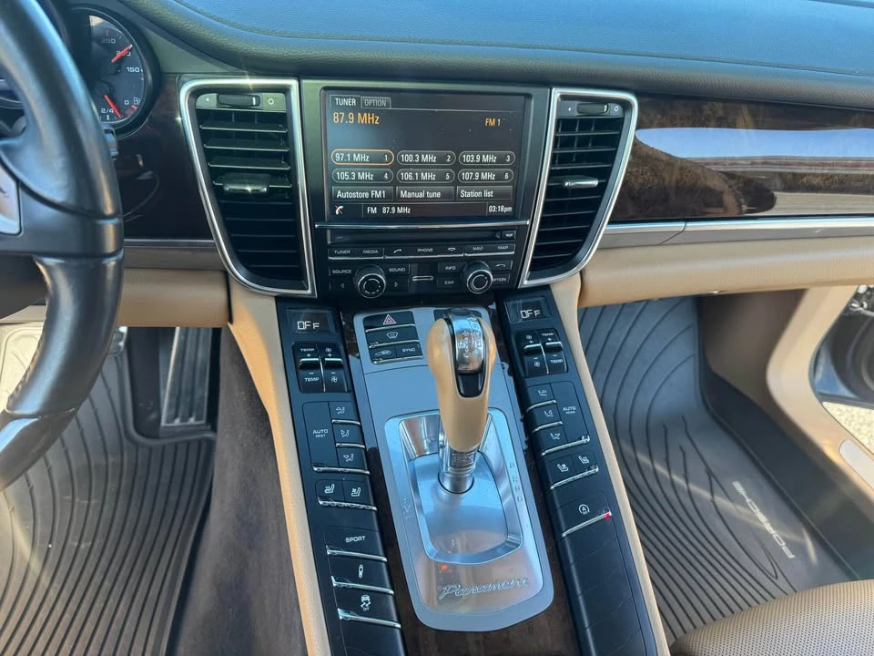 2015 Porsche 970 Panamera - Image 16 of 17