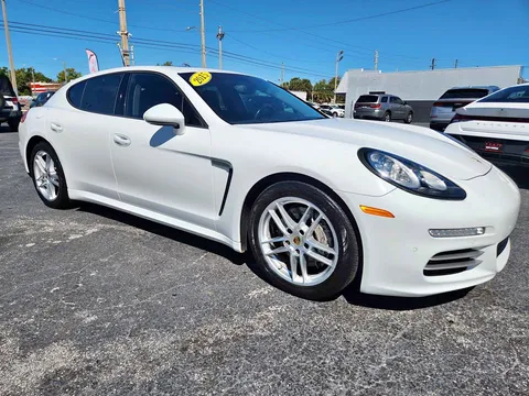 2015 Porsche Panamera 4 Sedan