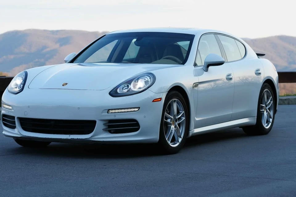 2015 Porsche 970 Panamera - Image 2 of 17