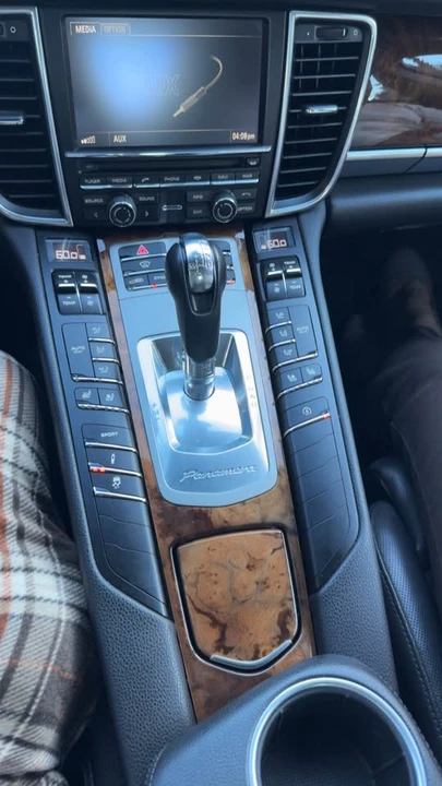 2015 Porsche 970 Panamera - Image 9 of 10