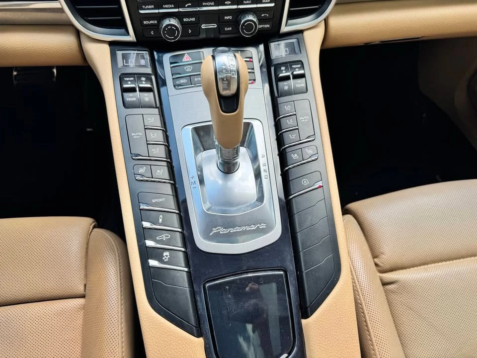 2015 Porsche 970 Panamera - Image 18 of 20