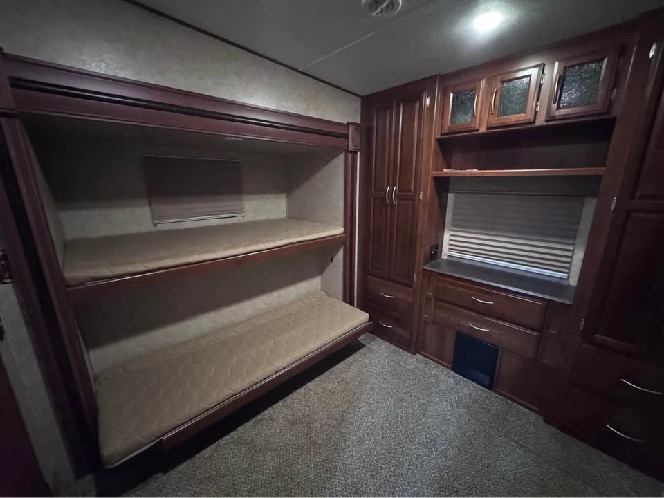 2015 Forest River - Image 17 of 20