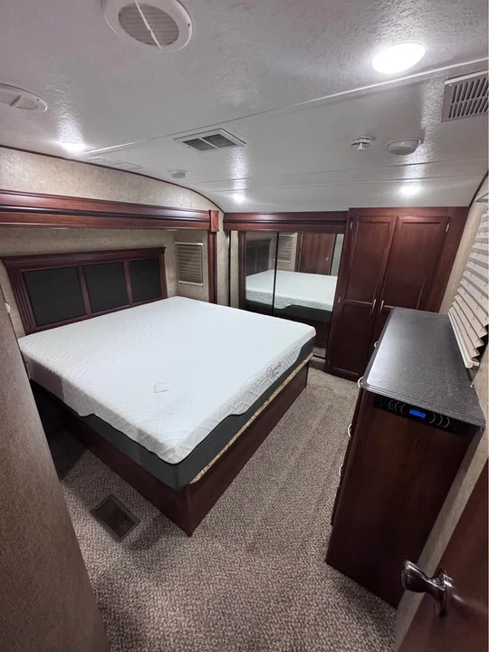 2015 Forest River - Image 11 of 20