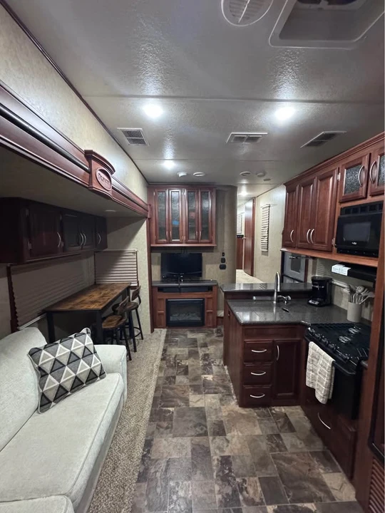 2015 Forest River - Image 9 of 20