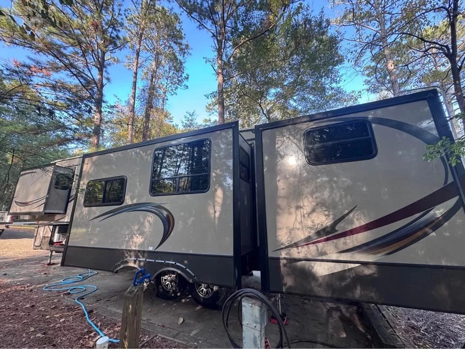 2015 Forest River - Image 4 of 20