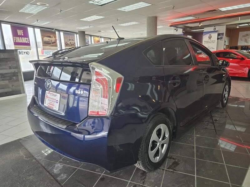 2015 Toyota Prius 3rd Gen - Image 4 of 4