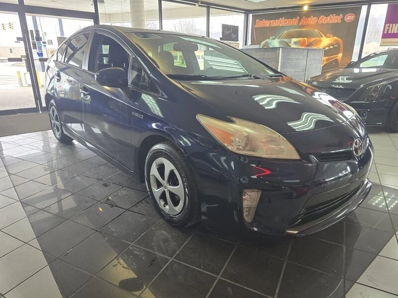 2015 Toyota Prius 3rd Gen - Image 3 of 4