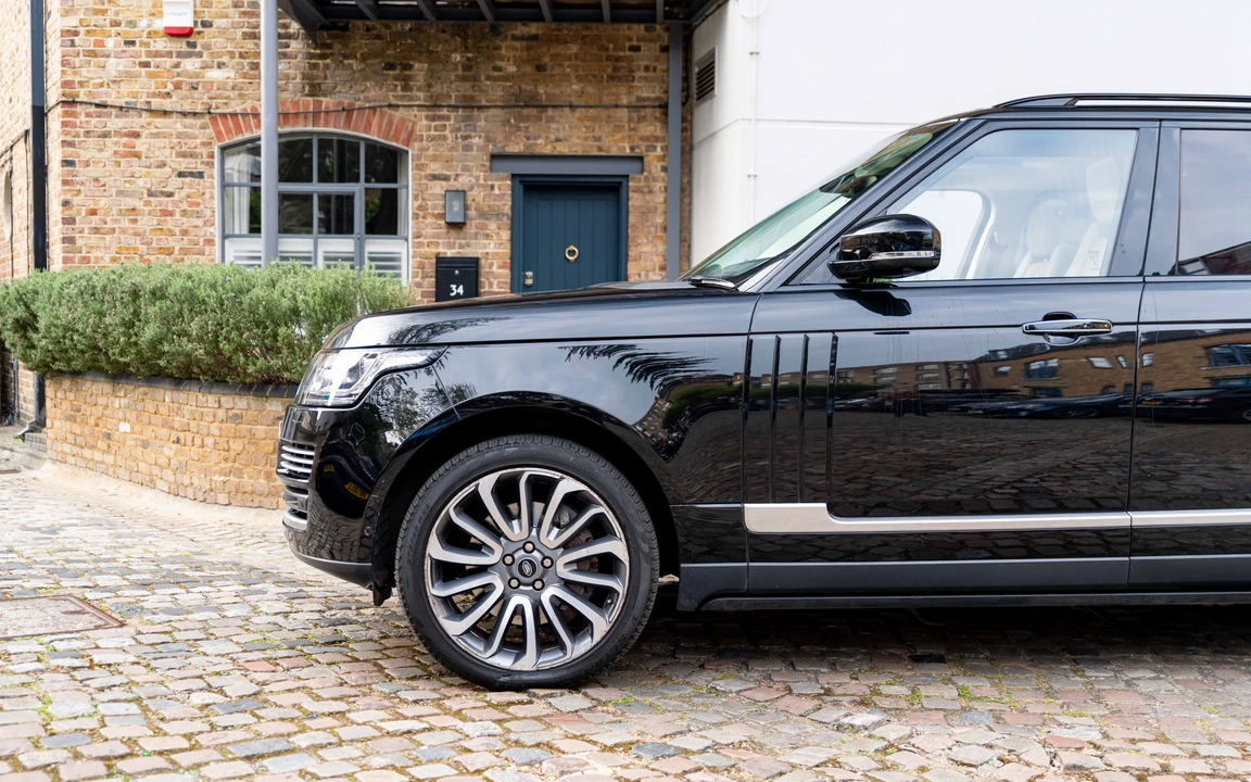 2015 Land Rover Range Rover L405 - Image 17 of 31