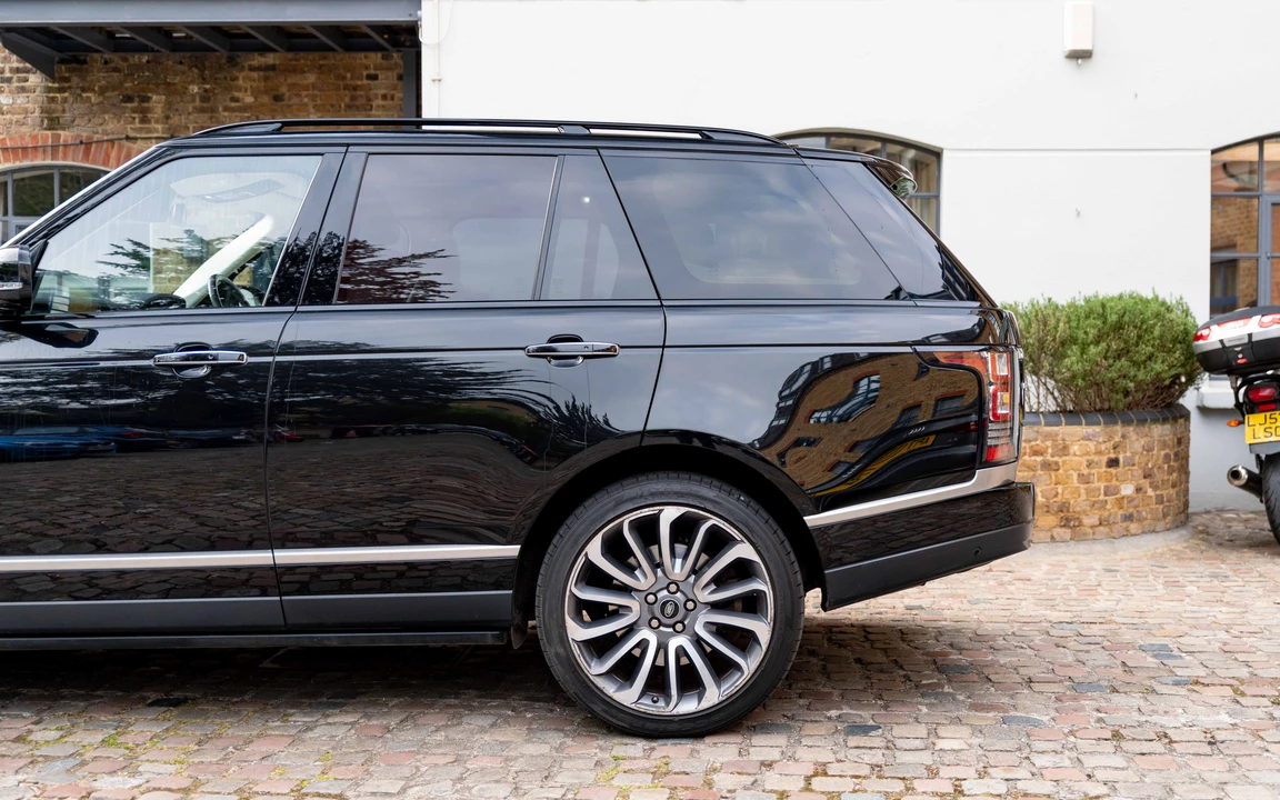 2015 Land Rover Range Rover L405 - Image 18 of 31