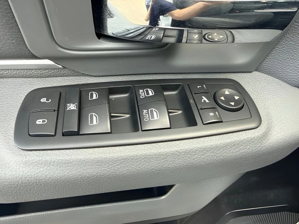 2015 Ram 1500 1st Gen - Image 27 of 31