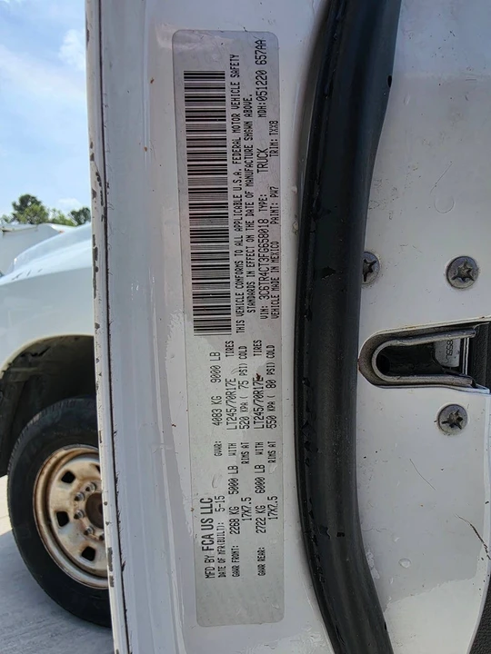 2015 Ram Heavy Duty - Image 25 of 31