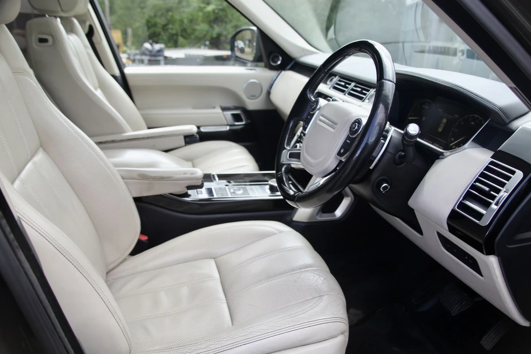 2015 Land Rover Range Rover L405 - Image 17 of 30