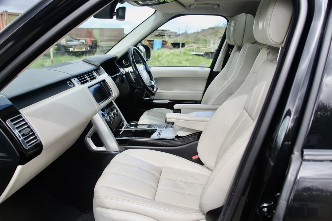 2015 Land Rover Range Rover L405 - Image 23 of 30