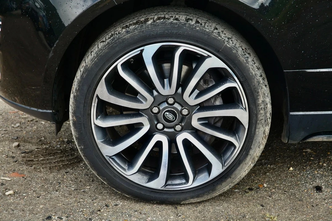 2015 Land Rover Range Rover L405 - Image 11 of 30