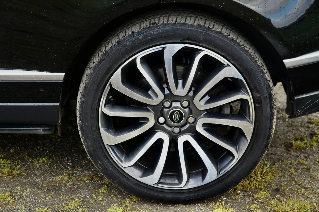 2015 Land Rover Range Rover L405 - Image 12 of 30