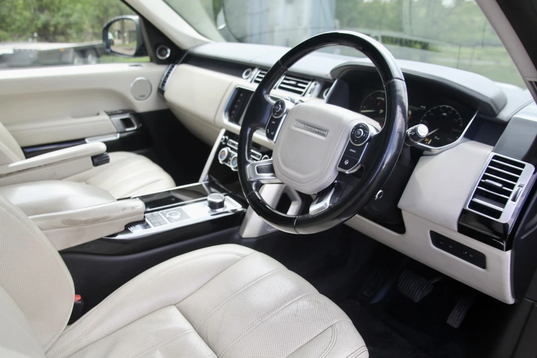 2015 Land Rover Range Rover L405 - Image 16 of 30