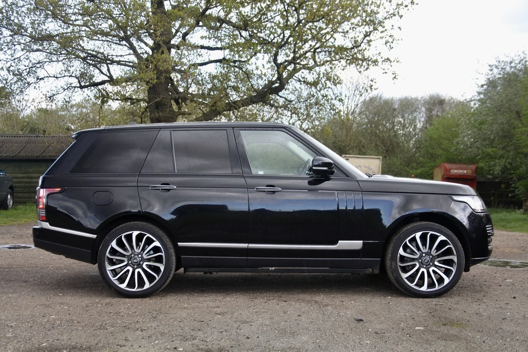 2015 Land Rover Range Rover L405 - Image 5 of 30