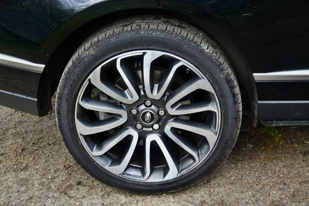 2015 Land Rover Range Rover L405 - Image 14 of 30
