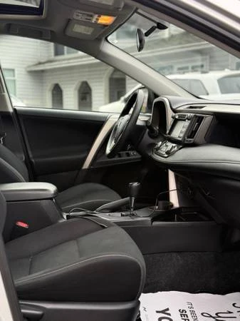 2015 Toyota RAV4 4th Gen - Image 7 of 13