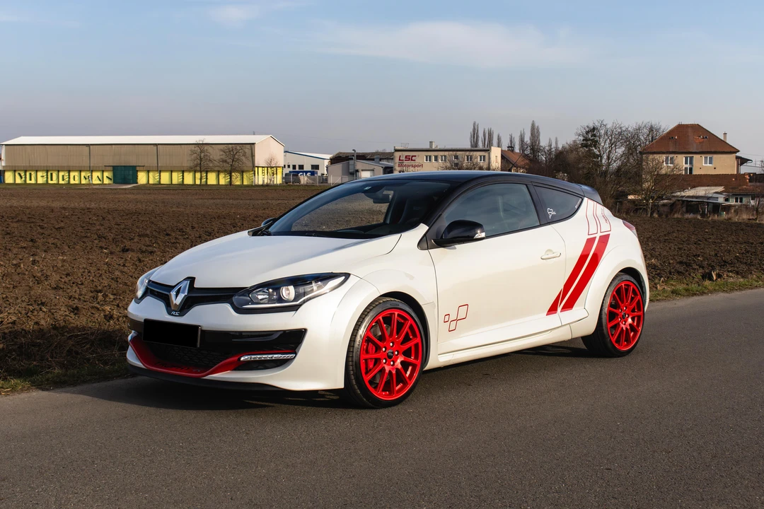 2015 Renault Megane RS II 3rd Gen - Image 9 of 31