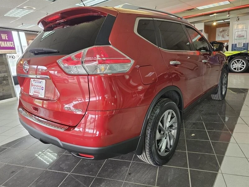 2015 Nissan Rogue - Image 4 of 4