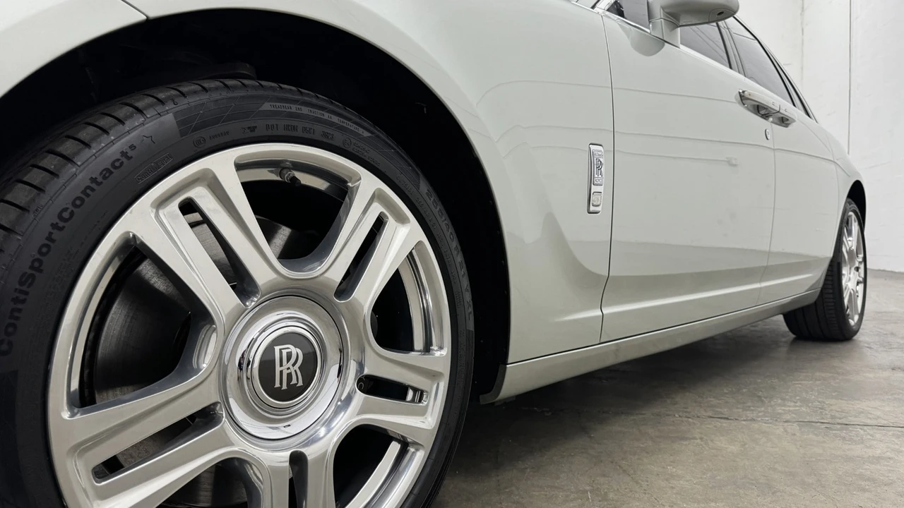 2015 Rolls-Royce Ghost 1st Gen - Image 17 of 21