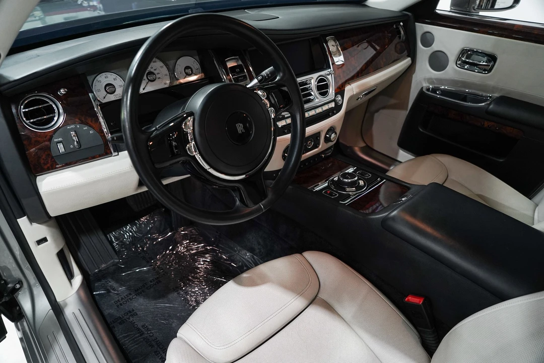 2015 Rolls-Royce Ghost 1st Gen - Image 2 of 31