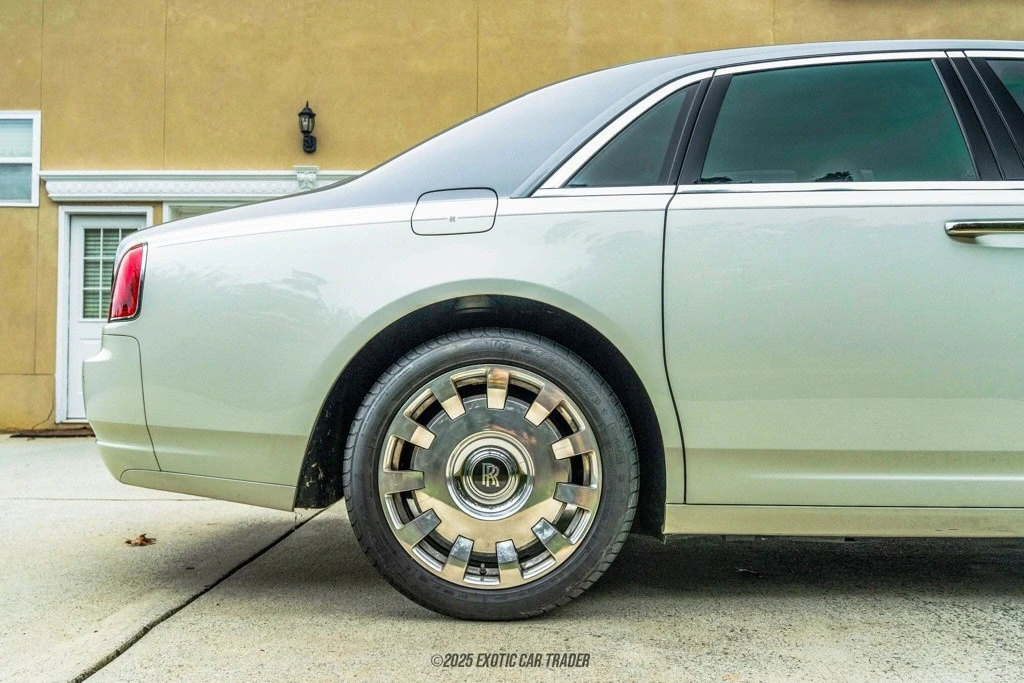2015 Rolls-Royce Ghost 1st Gen - Image 10 of 12