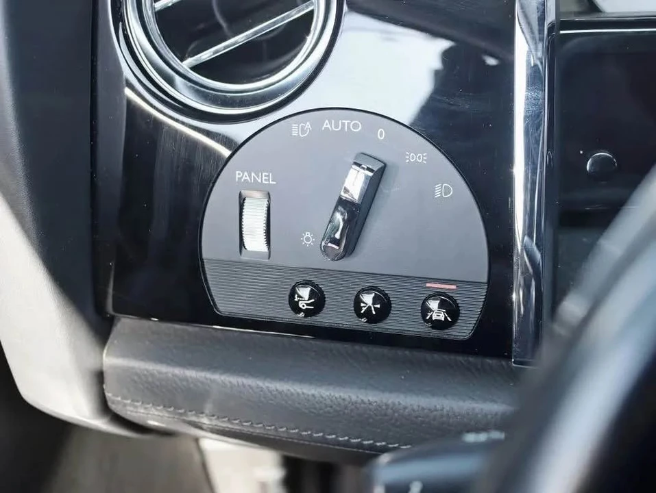 2015 Rolls-Royce Ghost 1st Gen - Image 9 of 17