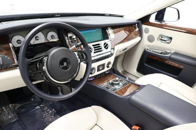 2015 Rolls-Royce Ghost 1st Gen - Image 2 of 31