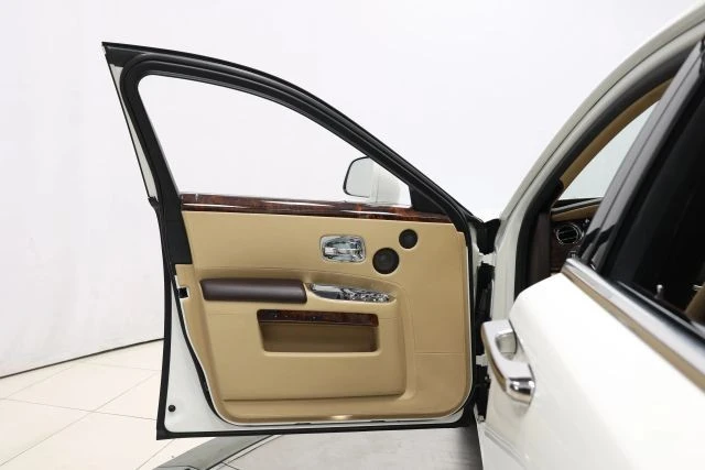 2015 Rolls-Royce Ghost 1st Gen - Image 10 of 12