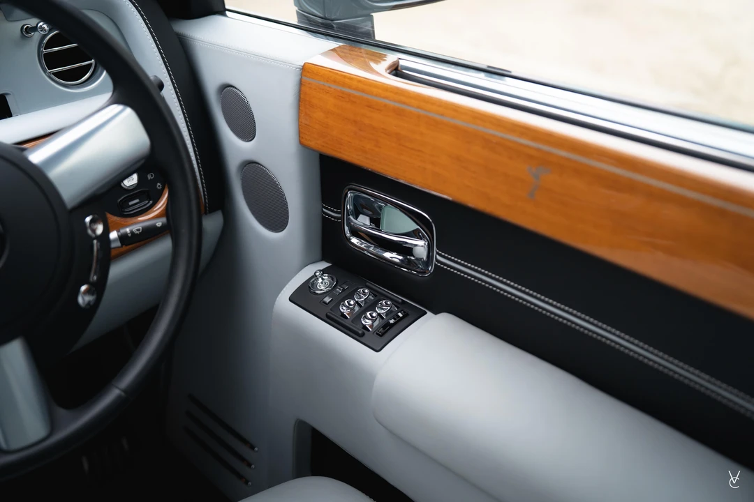 2015 Rolls-Royce Phantom VIII - Image 16 of 31