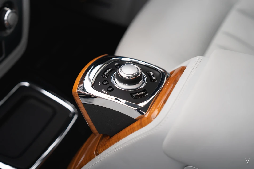 2015 Rolls-Royce Phantom VIII - Image 13 of 31