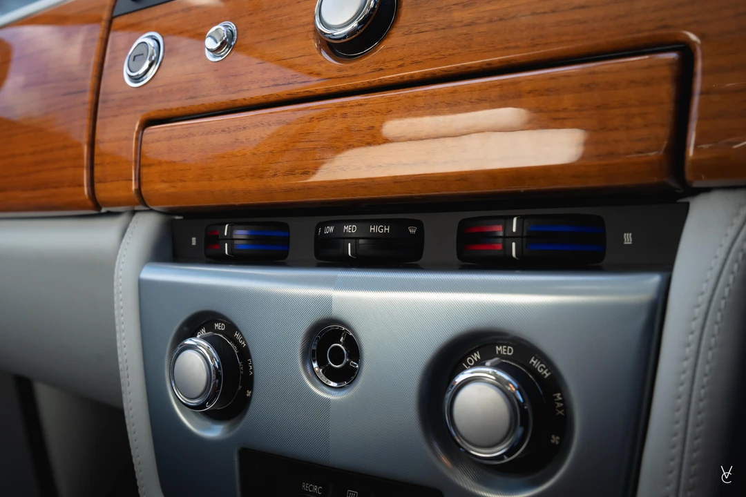 2015 Rolls-Royce Phantom VIII - Image 24 of 31
