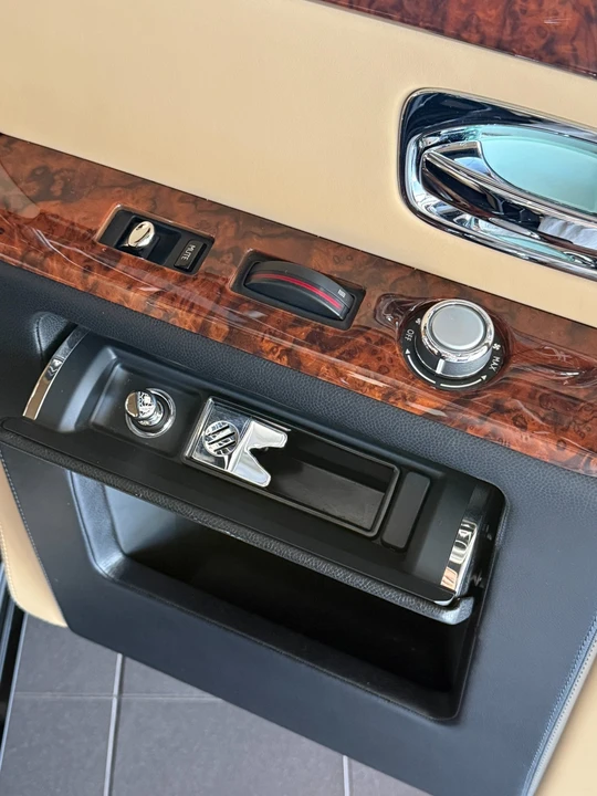2015 Rolls-Royce Phantom VII - Image 24 of 31