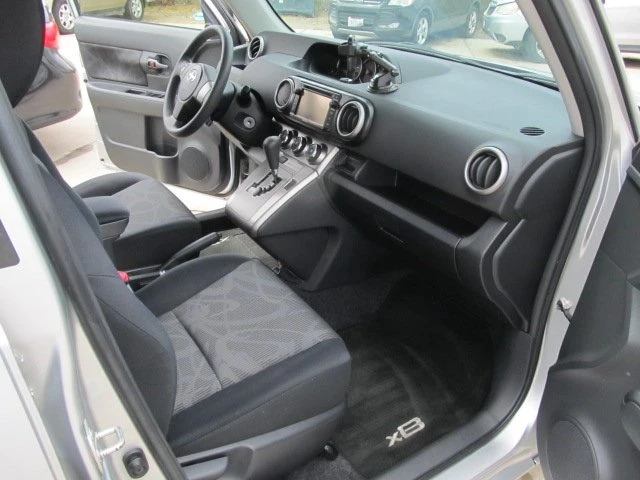 2015 Scion xB - Image 5 of 9