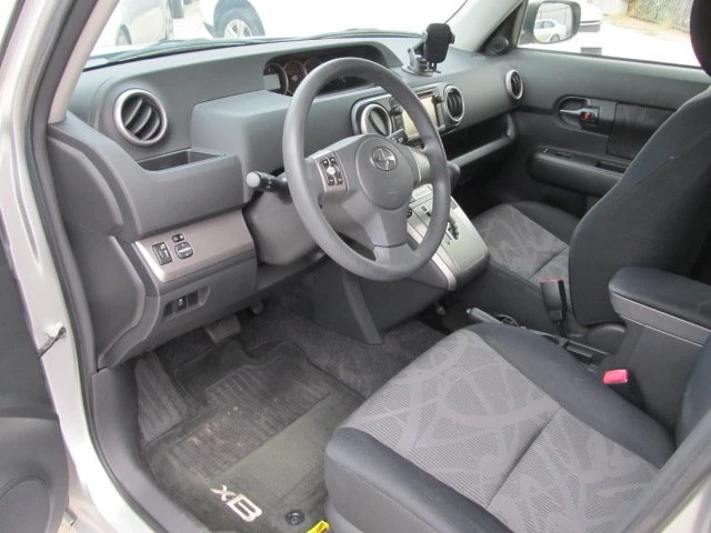 2015 Scion xB - Image 4 of 9