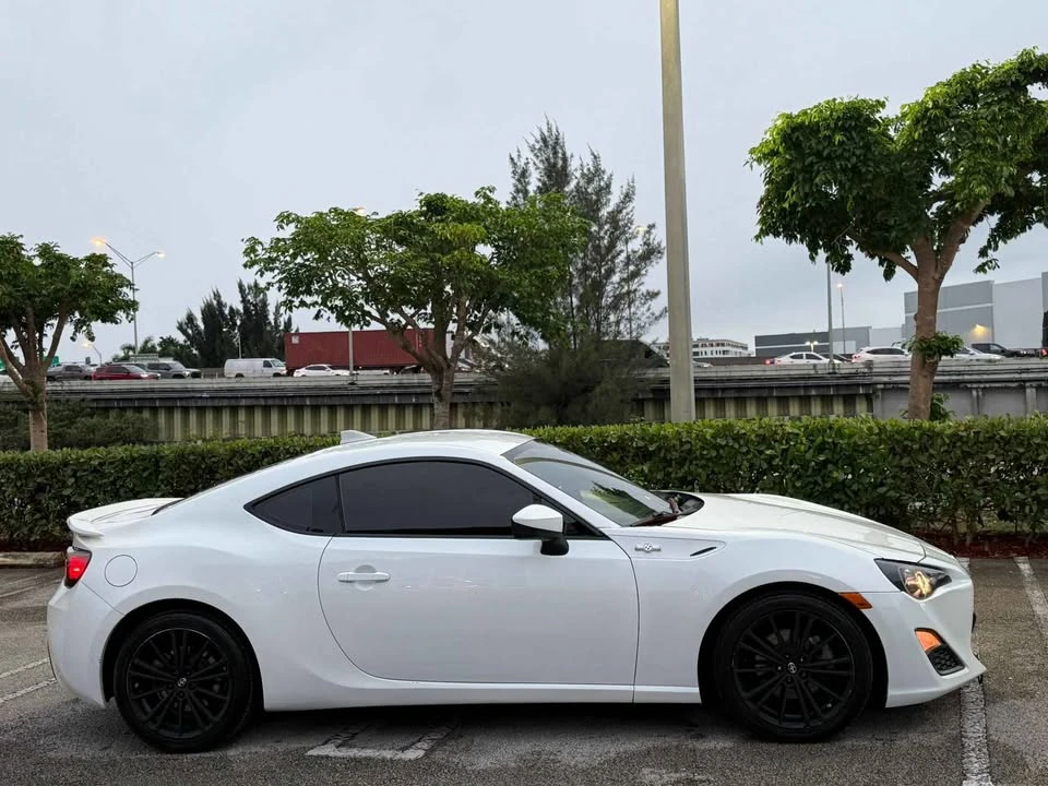 2015 Scion FR-S - Image 3 of 10